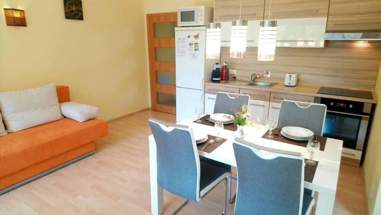 Apartament Lovely Apartment, Garden, Parking, Wifi, Netflix